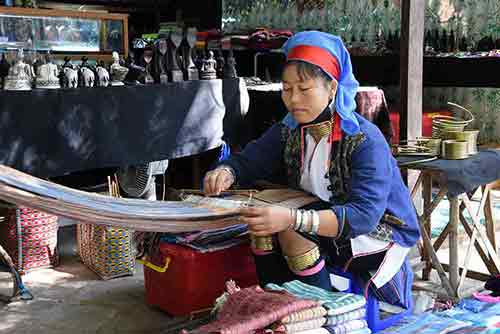 weaving bagan long necked-AsiaPhotoStock