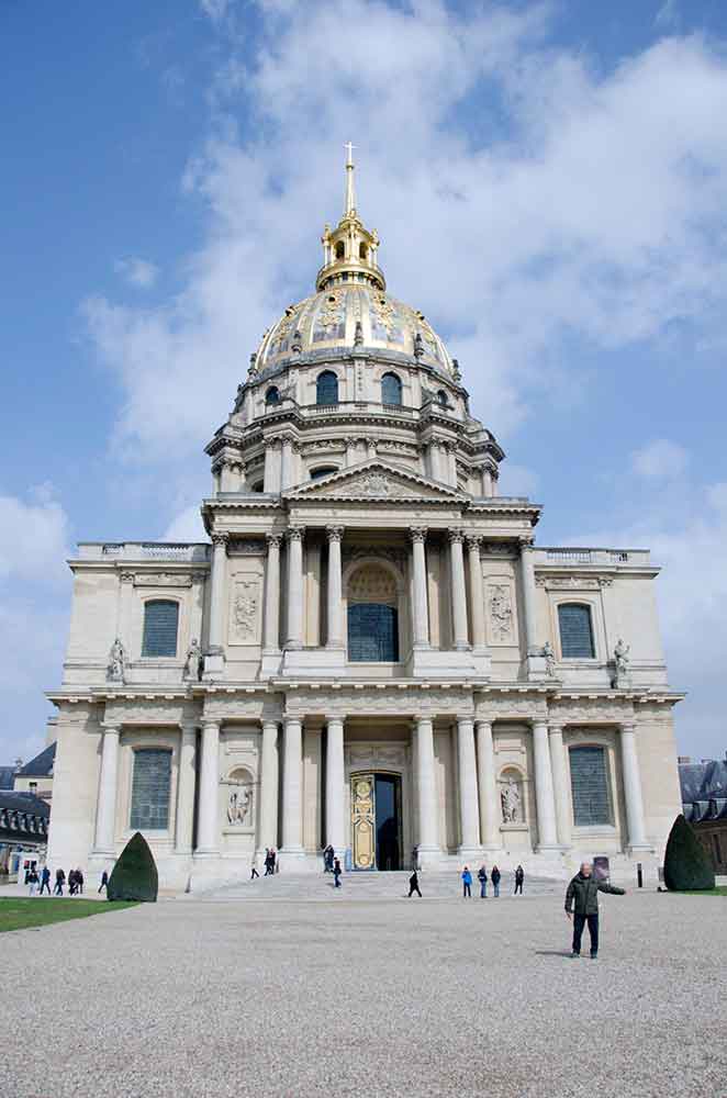 invalides-AsiaPhotoStock