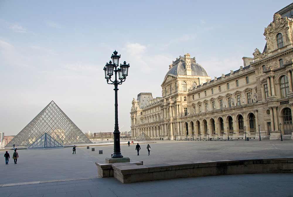 louvre-AsiaPhotoStock