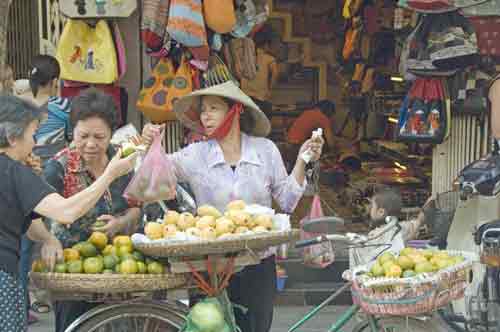 selling mangoes-AsiaPhotoStock