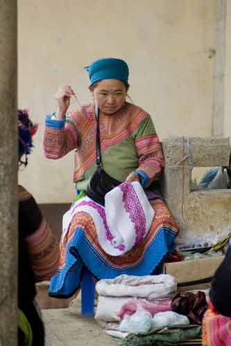 zay lady stitching-AsiaPhotoStock