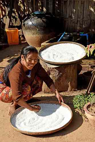rice sorting minnanthu-AsiaPhotoStock