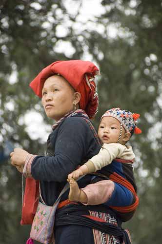 dzao mother and child-AsiaPhotoStock