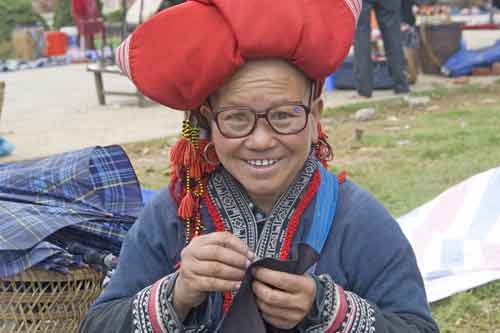 happy dzao sewing-AsiaPhotoStock