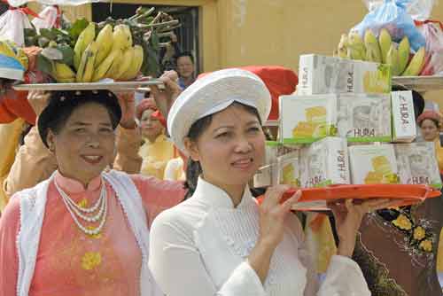 ladies with offerings-AsiaPhotoStock