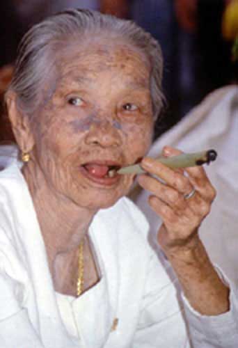 thai old lady smoking-AsiaPhotoStock
