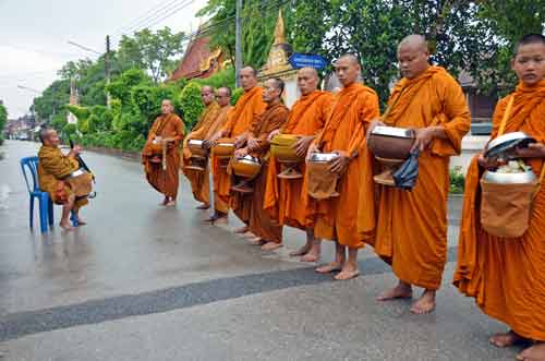 alms in thailand-AsiaPhotoStock