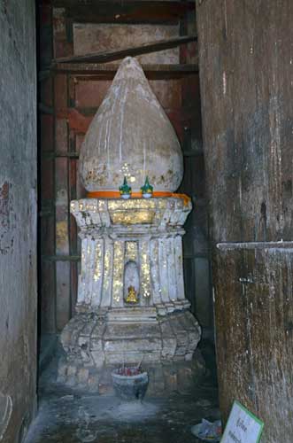 altar at phra si rattana-AsiaPhotoStock