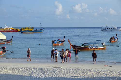 arriving koh lipe-AsiaPhotoStock