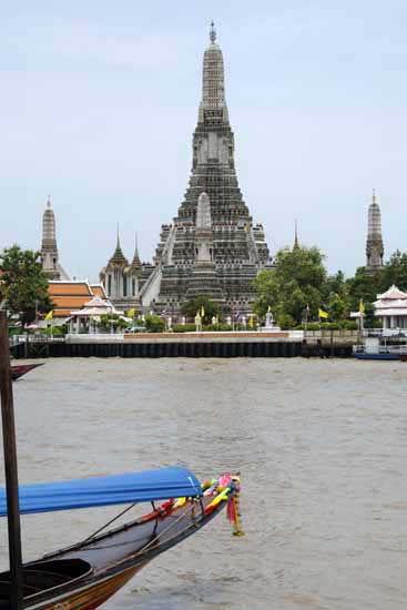 wat arun-AsiaPhotoStock