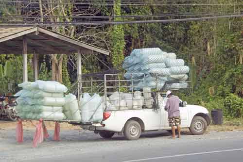 balanced load-AsiaPhotoStock