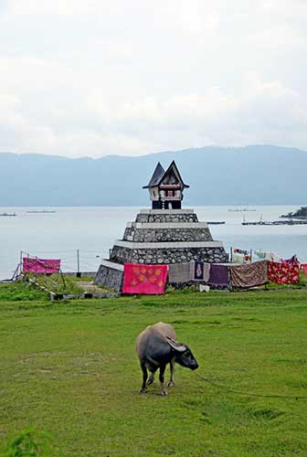 batak grave-AsiaPhotoStock