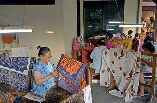 batik surabaya-AsiaPhotoStock