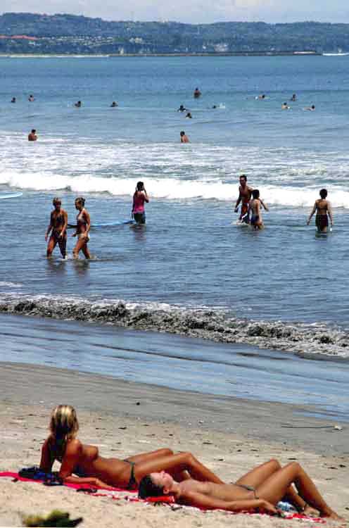 topless beach girls-AsiaPhotoStock