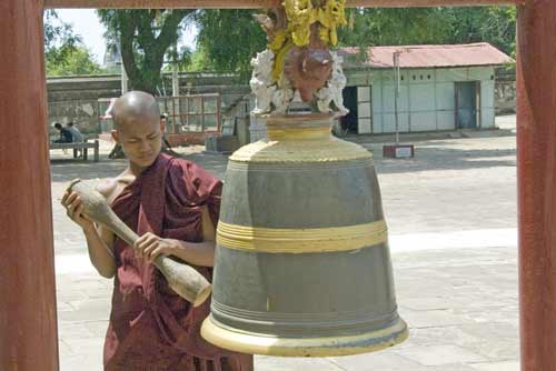 bell-AsiaPhotoStock