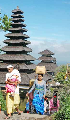 besakih devotees-AsiaPhotoStock