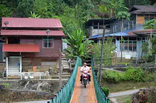 bike bridge-AsiaPhotoStock