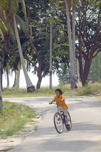 cyclist pantai mek mas-AsiaPhotoStock