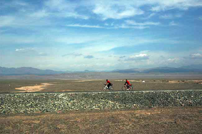 desert bike ride-AsiaPhotoStock