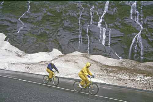 biking-AsiaPhotoStock