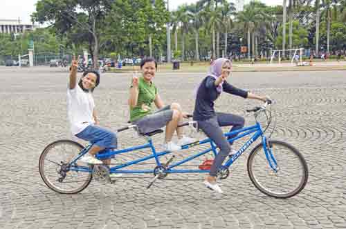 biking-AsiaPhotoStock