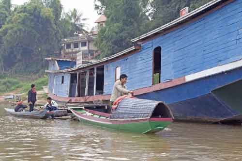 blue boat-AsiaPhotoStock