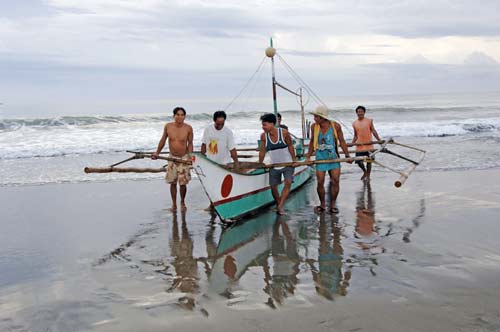 carrying boat-AsiaPhotoStock