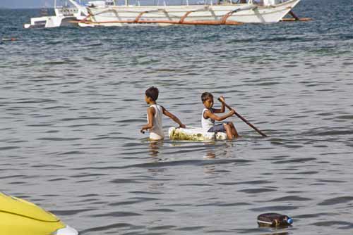 makeshift boat-AsiaPhotoStock