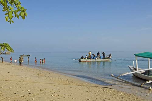 boat arrival-AsiaPhotoStock