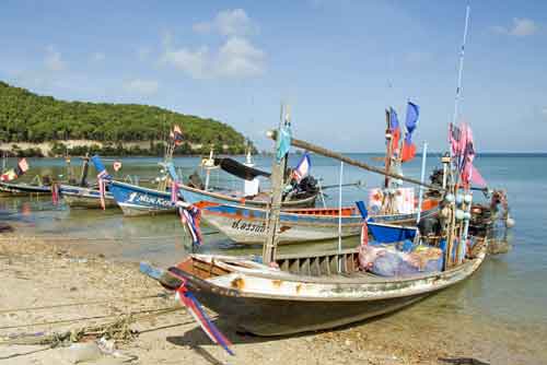 boats blue sky-AsiaPhotoStock