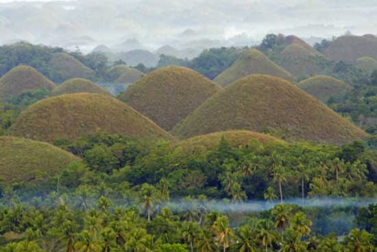 chocolate hills mist-AsiaPhotoStock