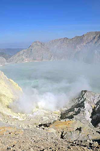 boiling ijen-AsiaPhotoStock