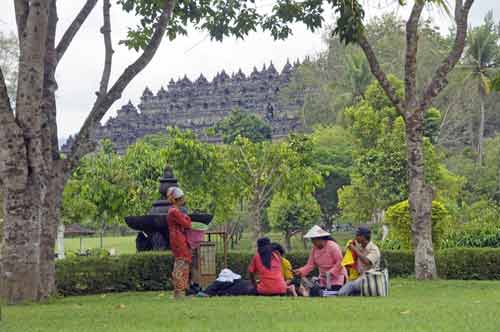 borobudur picnic-AsiaPhotoStock