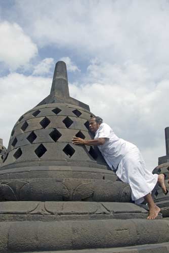 borobudur stretch-AsiaPhotoStock