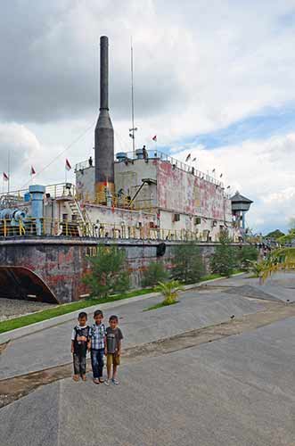 boys powerplant-AsiaPhotoStock