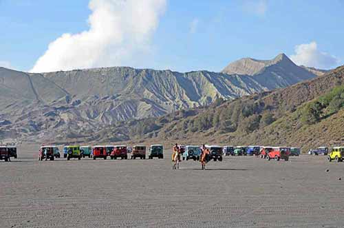 bromo jeeps-AsiaPhotoStock