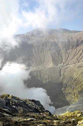 bromo rim-AsiaPhotoStock