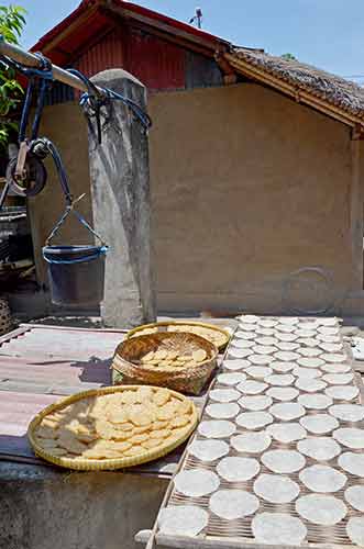 bucket crackers-AsiaPhotoStock