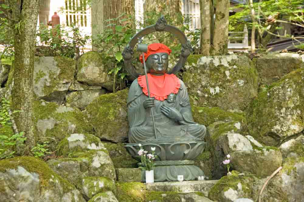 buddha at eiheiji temple-AsiaPhotoStock