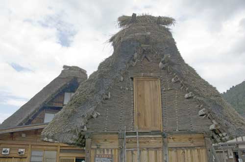 building shirakawa go-AsiaPhotoStock