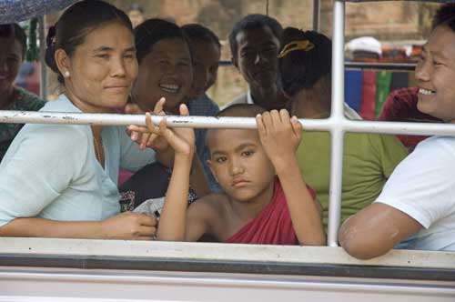 bus-AsiaPhotoStock