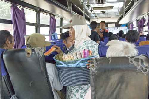 bus vendors-AsiaPhotoStock