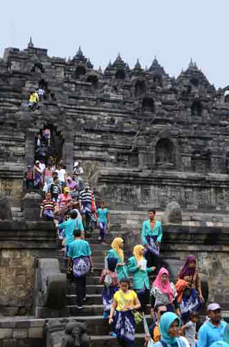 busy borobudur-AsiaPhotoStock