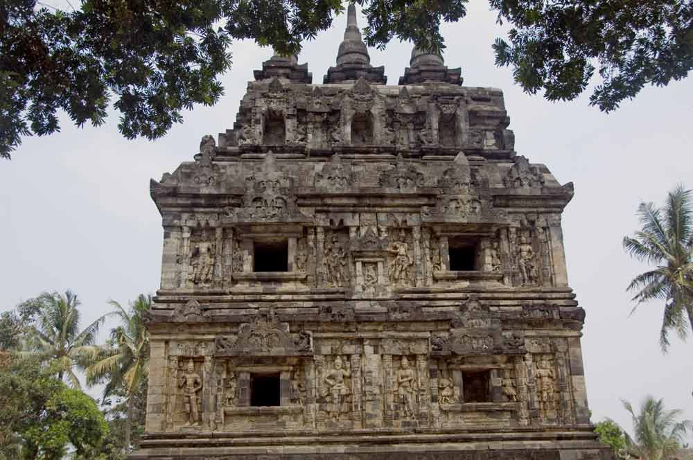 candi sari-AsiaPhotoStock