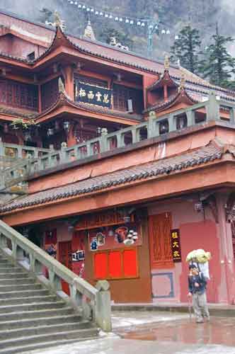 carrying load mt emei-AsiaPhotoStock