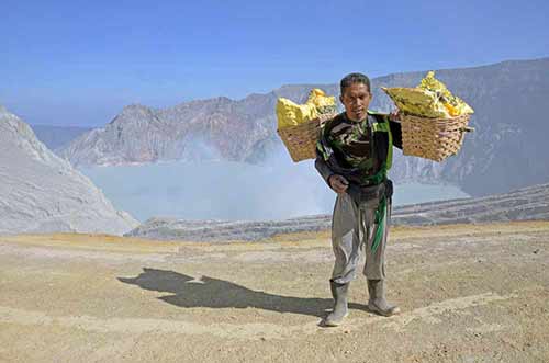 carrying sulphur-AsiaPhotoStock