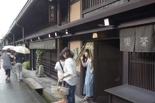 checking takayama-AsiaPhotoStock