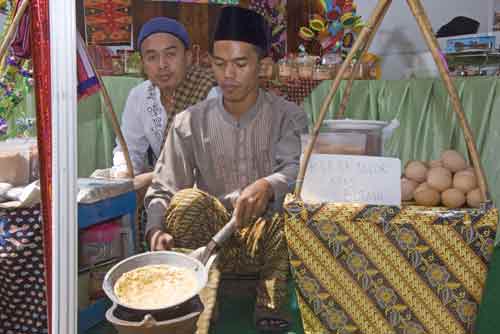 kerak telor chef-AsiaPhotoStock