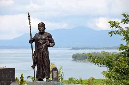 chief statue balige-AsiaPhotoStock