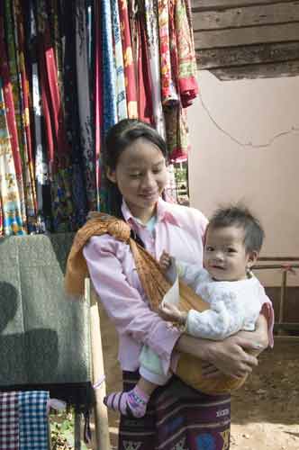 child with mother-AsiaPhotoStock